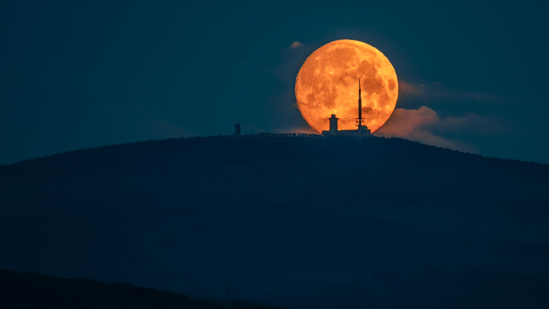 Vollmonduntergang am Brocken