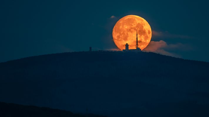 Vollmonduntergang am Brocken