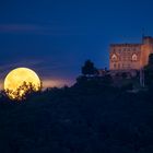 Vollmonduntergang am Hambacher Schloss