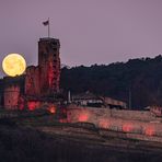 Vollmonduntergang hinter der Wachtenburg