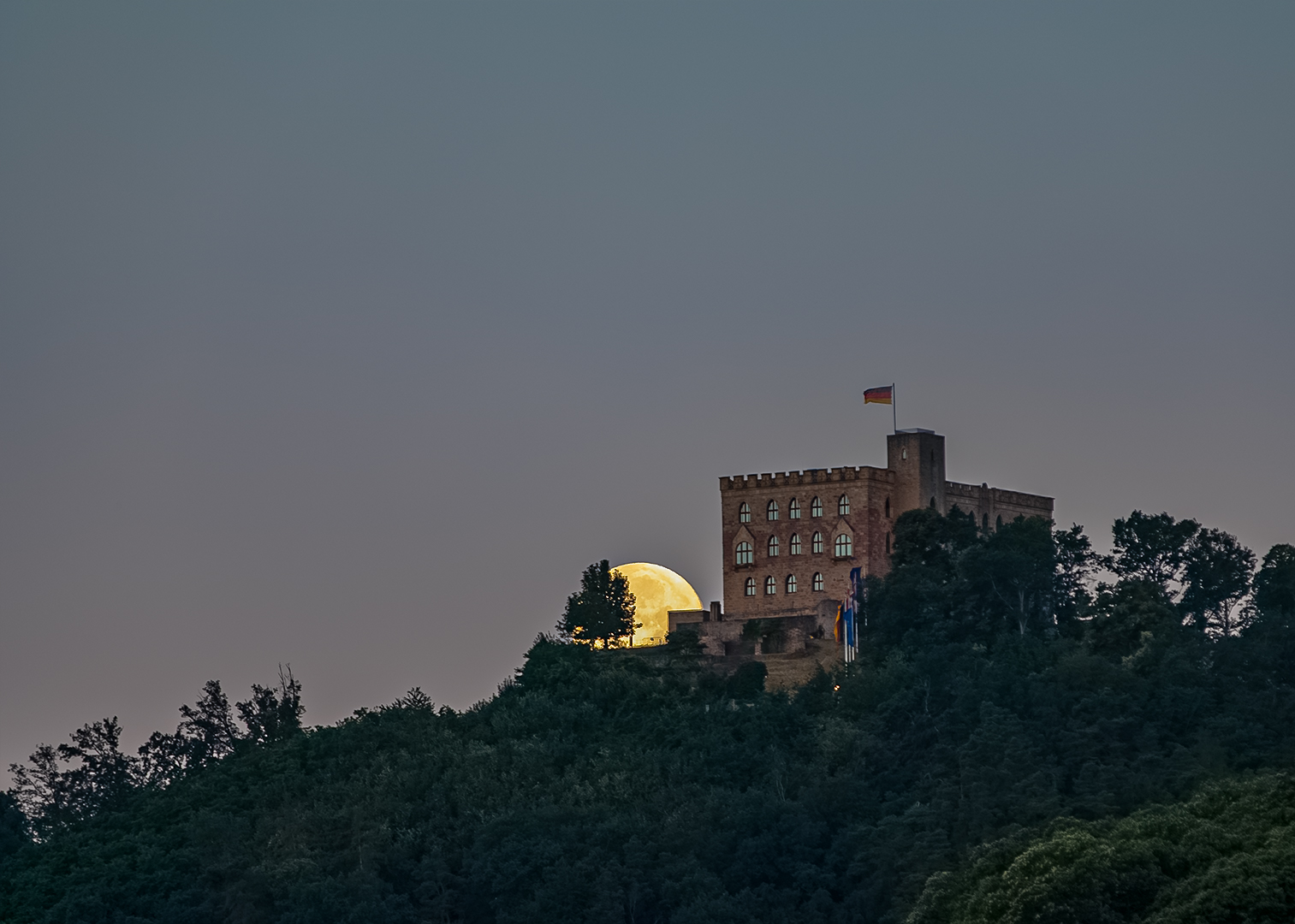 Vollmonduntergang_Hambacher Schloß