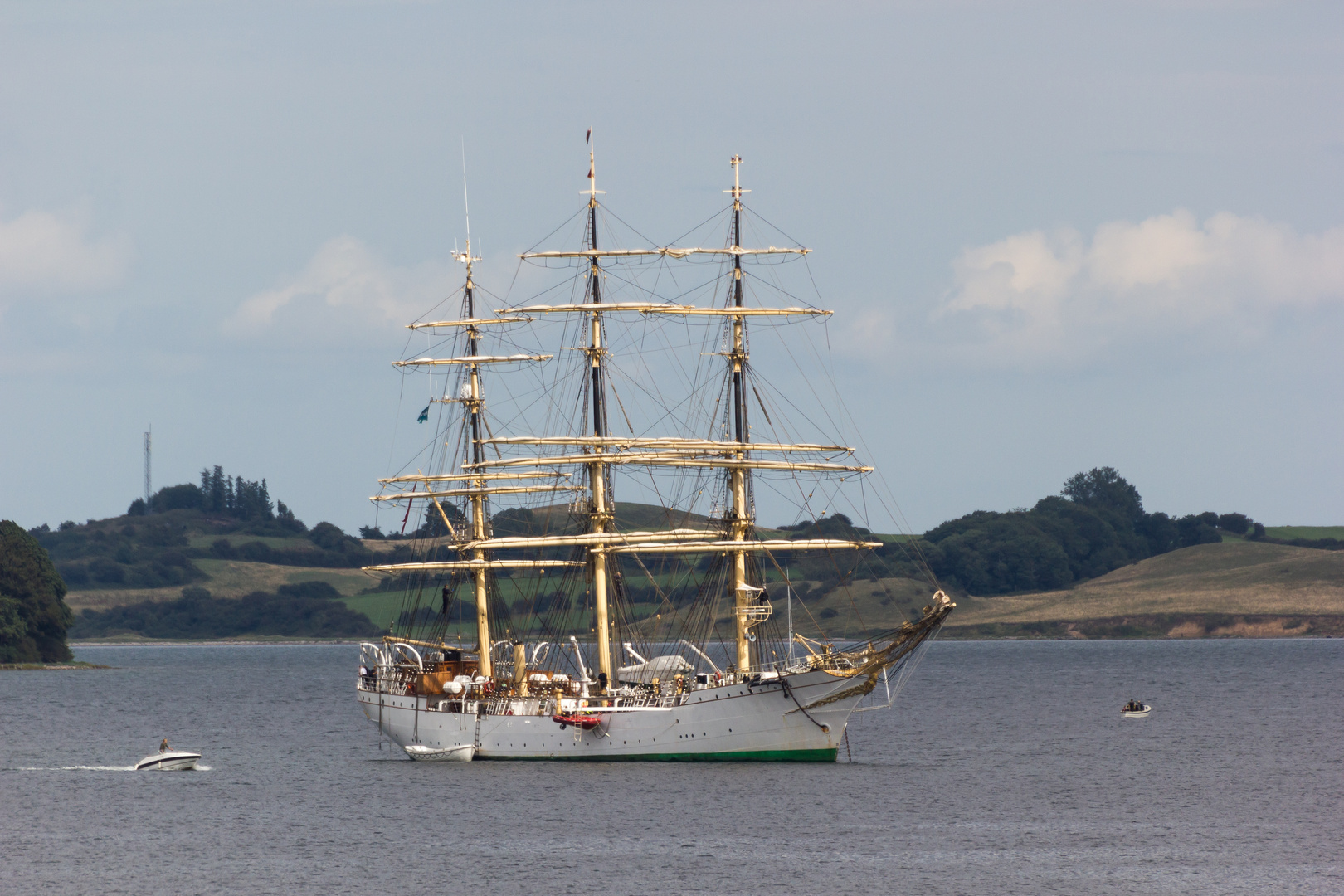 Vollschiff DANMARK vor Anker