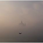 volo solitario nella nebbia