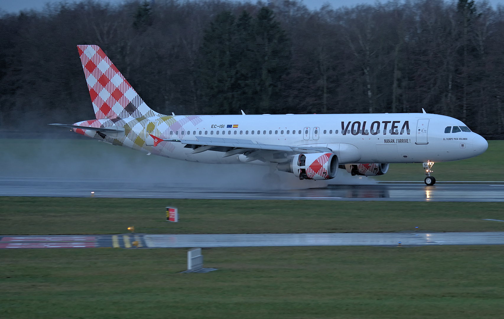  Volotea Airlines Airbus A320-214 