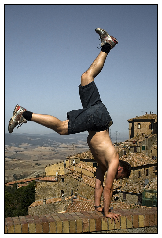 Volterra - Handstand