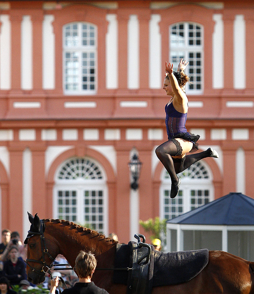 Voltigieren beim Wiesbadener Pfingstturnier 2012 #4