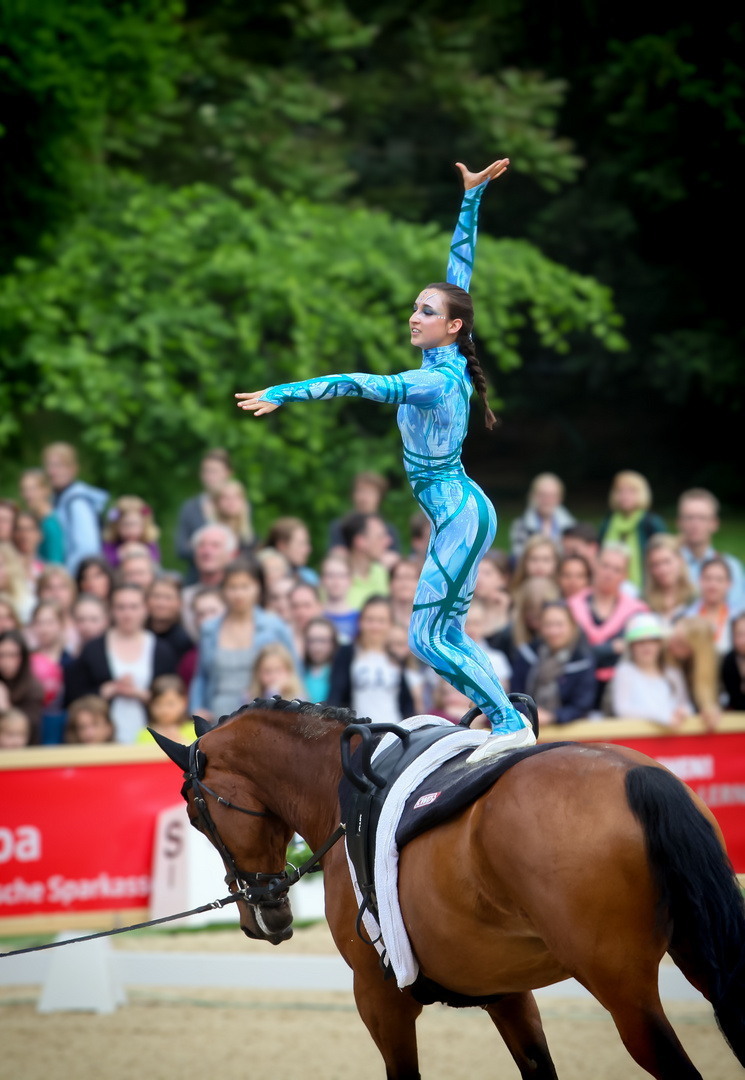 Voltigieren: Pfingstturnier Wiesbaden 2015 - Laureen Vanlergerghe