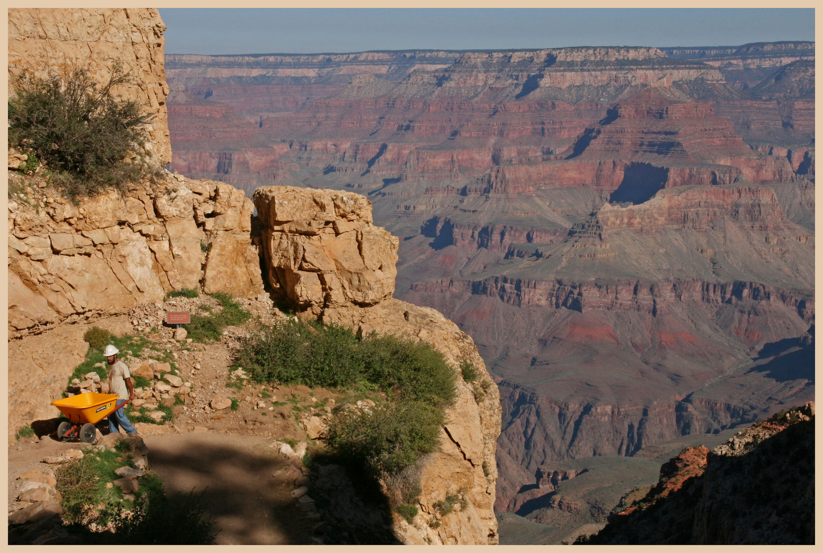 volunteers maintaining the south kaibab trail 1