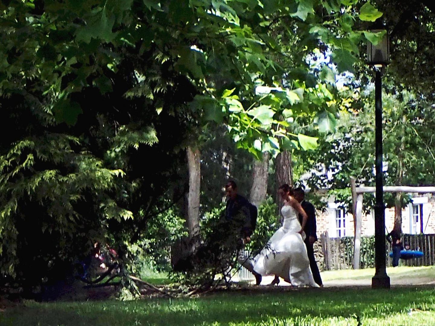 Voluptueuse et si blanche, où vas-tu sous les branches?