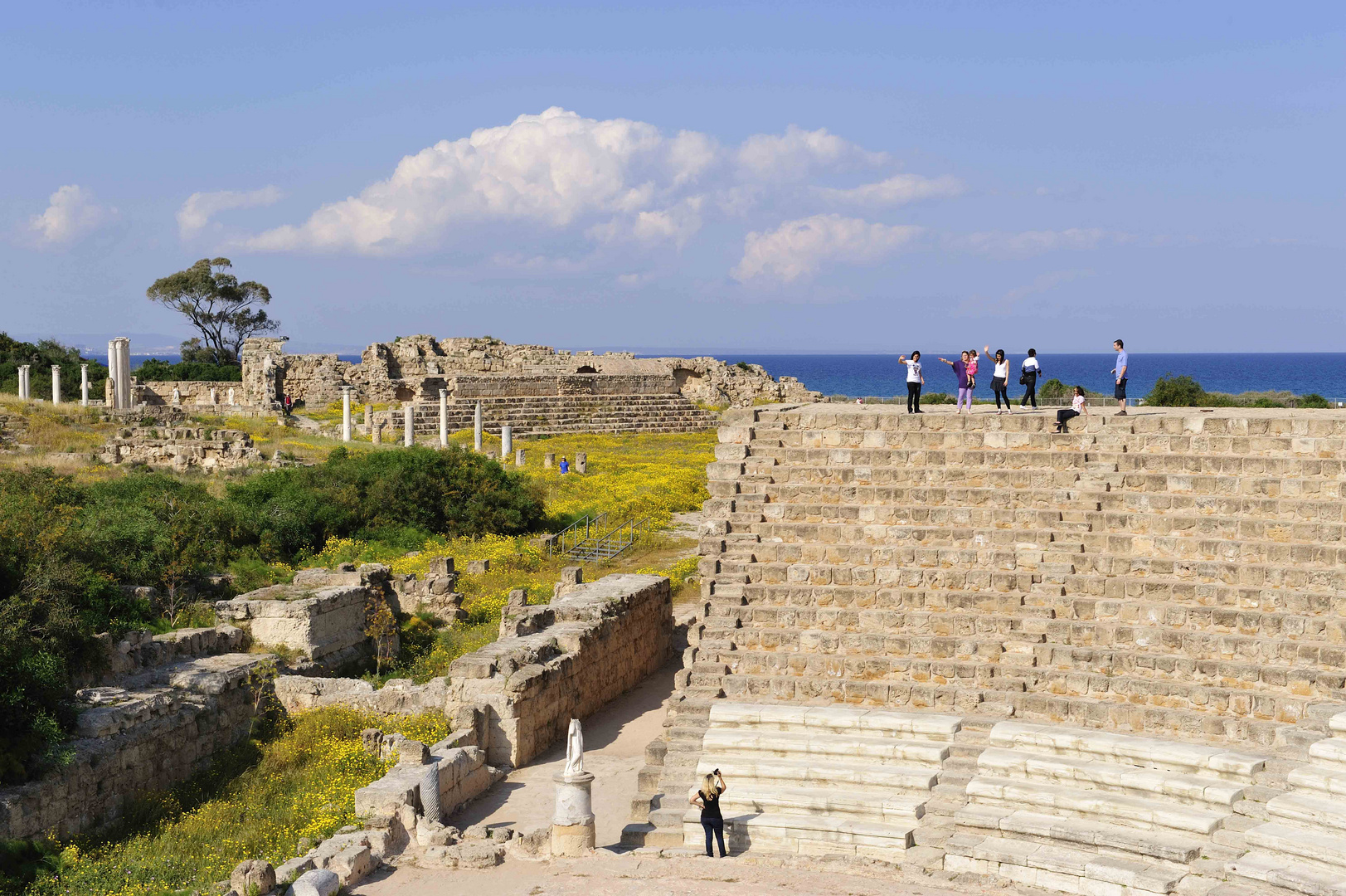 Vom Amphitheater blickt man auf den Golf von Famagusta