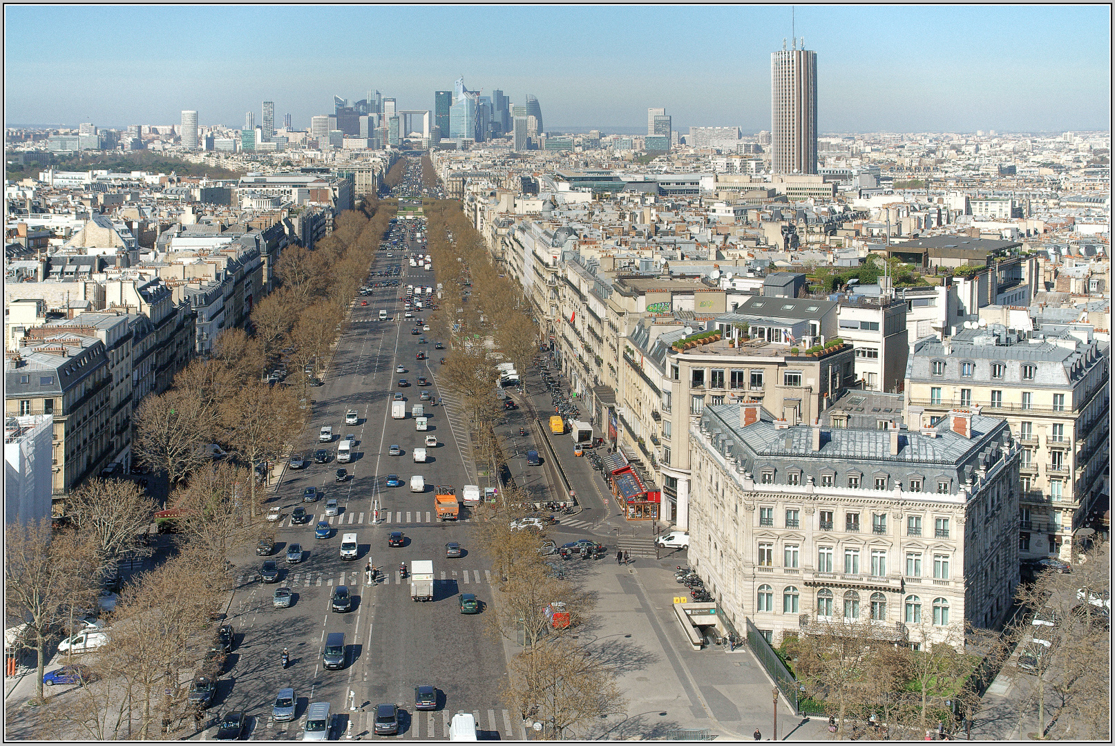 Vom Arc de Triomphe in Paris ...