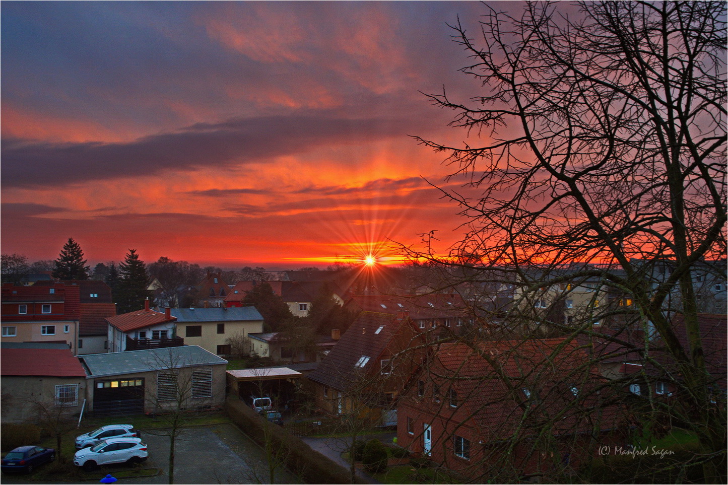 vom Balkon direkt in den Sonnenaufgang über dem Sttrelasund