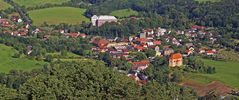 Vom Berg Ostry der Blick auf Milesov, das zwischen Dem Ostry...