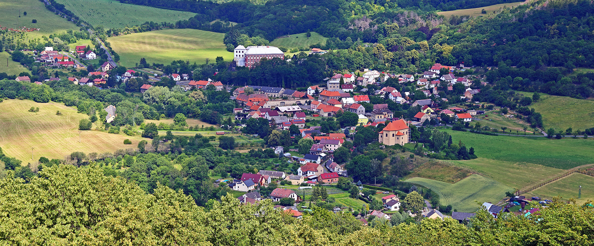 Vom Berg Ostry im Böhmischen Mittelgebirge ist dieser Blick auf Milesov entstanden...