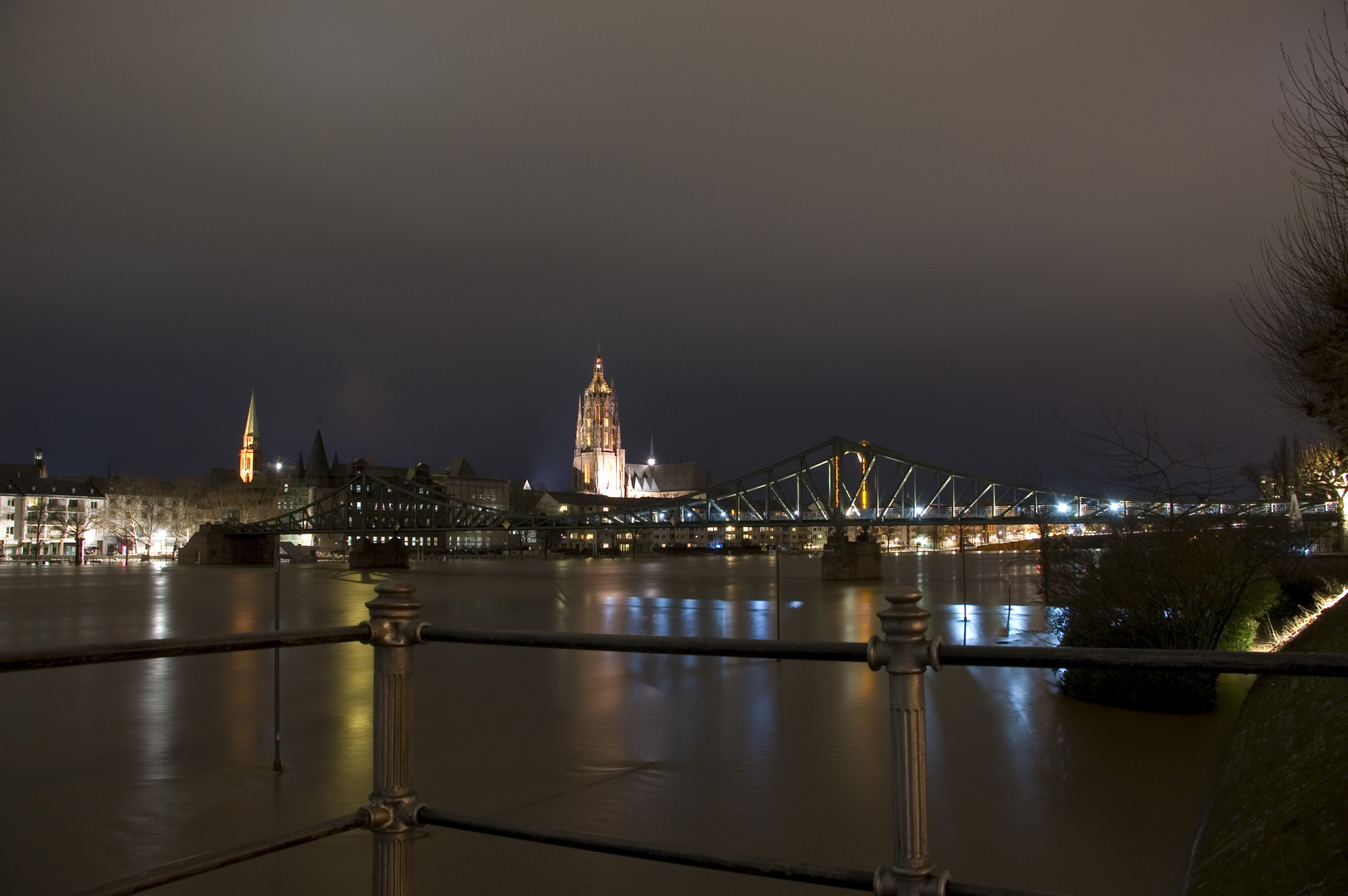 vom eisernen Steg zum Badesteg