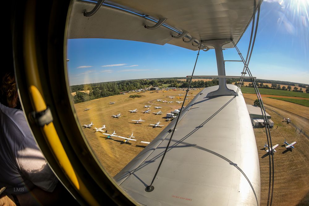 Vom Flugplatz Bienenfarm