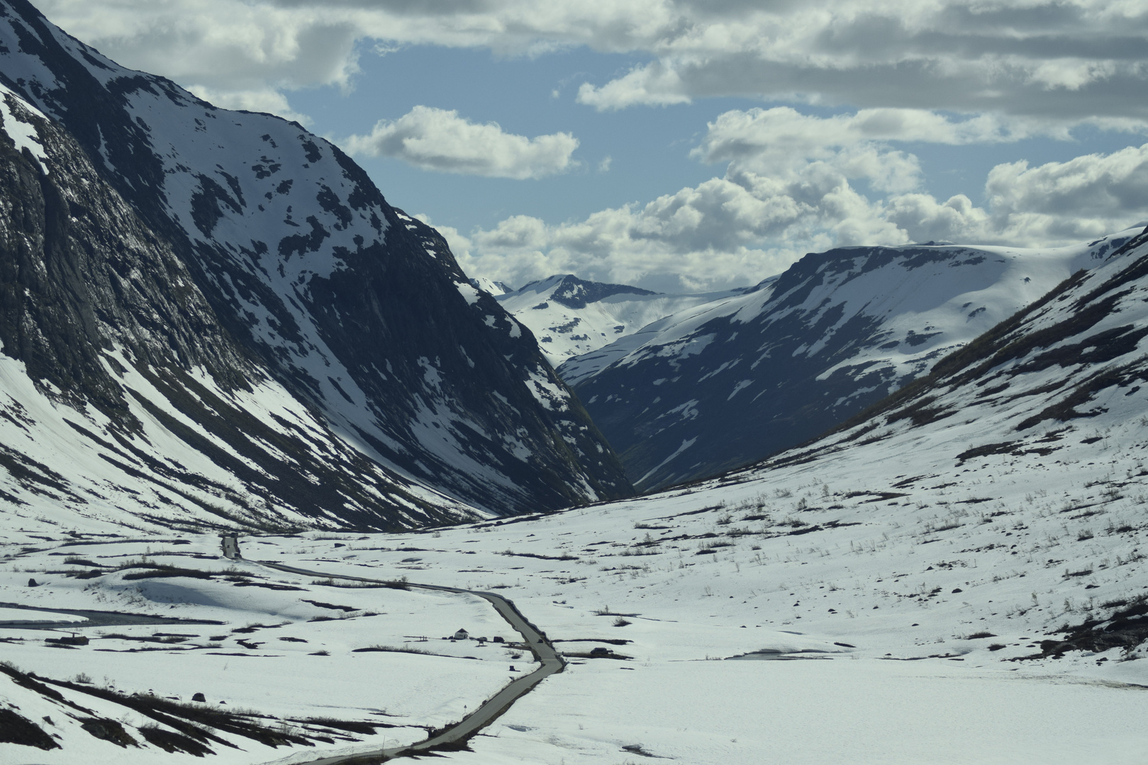 vom Gairangerfjord mit Bus über die Pässe bis Molde