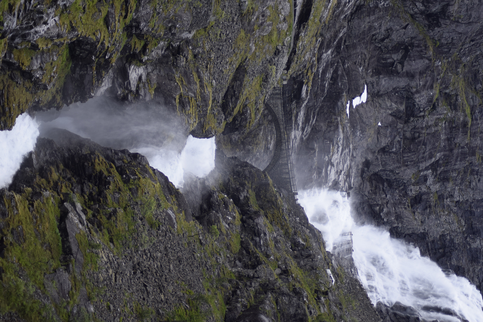 vom Gairangerfjord mit Bus über die Pässe bis Molde