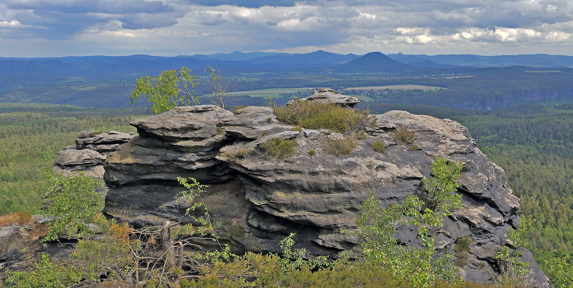 Vom Großen Zschirnstein, dem höchsten Berg der Sächsischen Schweiz...