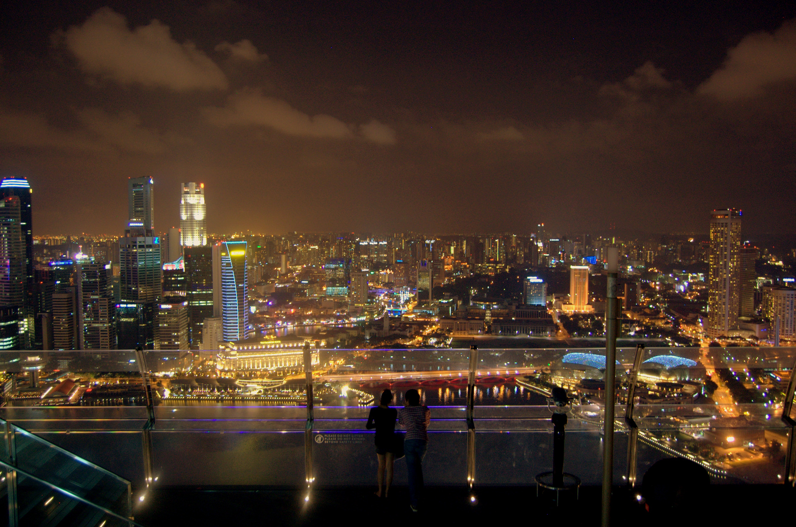 vom Hotel Marina Bay zur Skyline Singapur