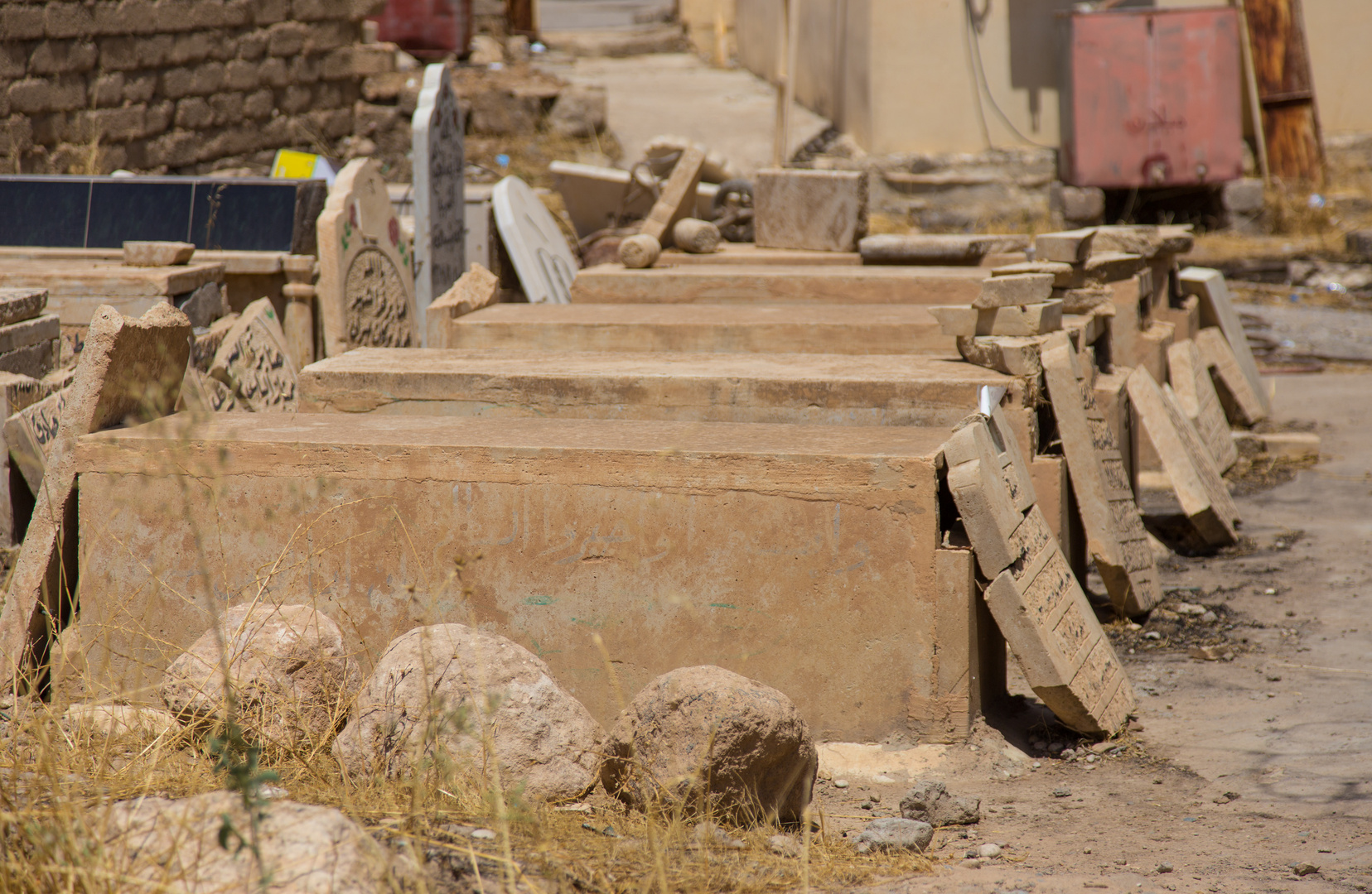 Vom IS zerstörte yezidische Gräber in Bashiqa-Bahzani, Kurdistan