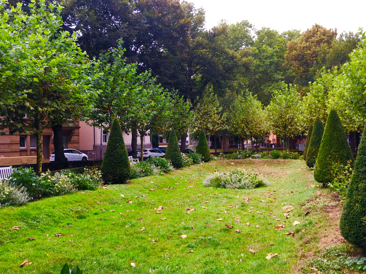 vom kleinen Park inmitten der Stadt 