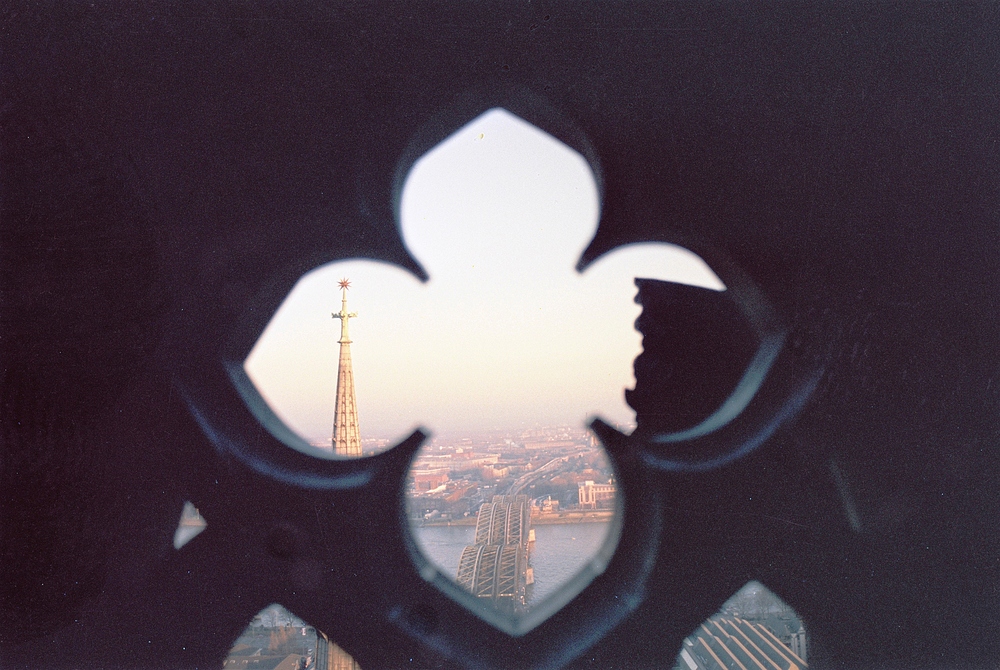 Vom Kölner Dom aus Richtung Hohenzollernbrücke fotografiert