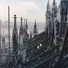 Vom Kölner Dom in 45 m Höhe Richtung Hohenzollernbrücke fotografiert.