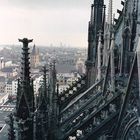 Vom Kölner Dom in 45 m Höhe Richtung Rathaus fotografiert.