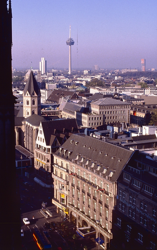 Vom Kölner Dom Richtung Fernsehturm fotografiert