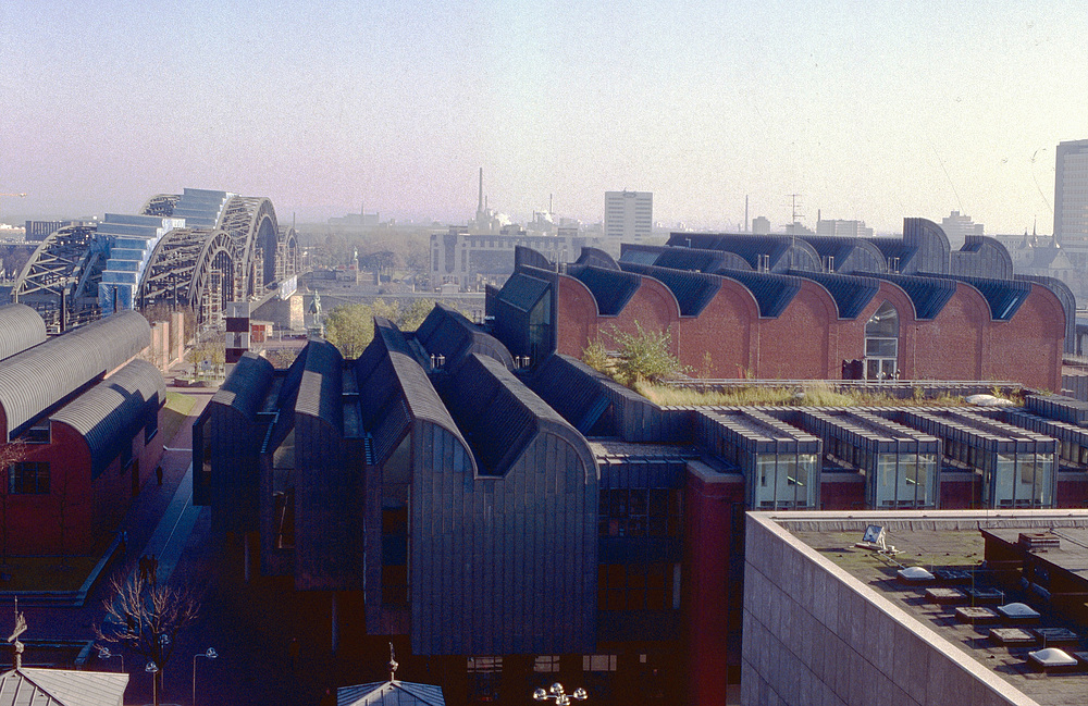 Vom Kölner Dom Richtung Ludwig Museum+Hohenzollernbrücke