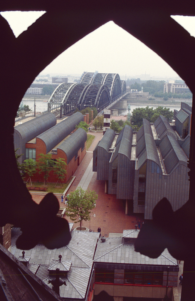 Vom Kölner Dom Richtung Museum+Hohenzollernbrücke2