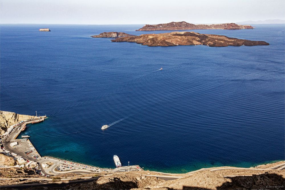 Vom Kraterrand in Santorini ...