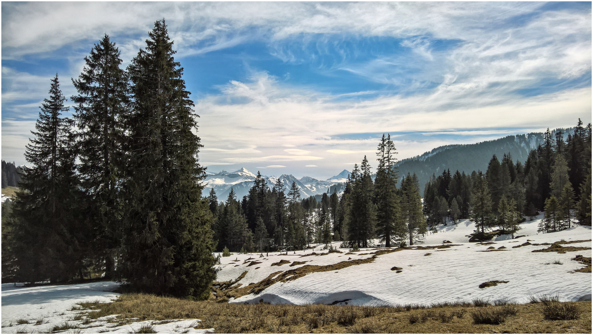 Vom Langis aus hat man einen schönen Blick auf den Eiger, Mönch, Jungfrau