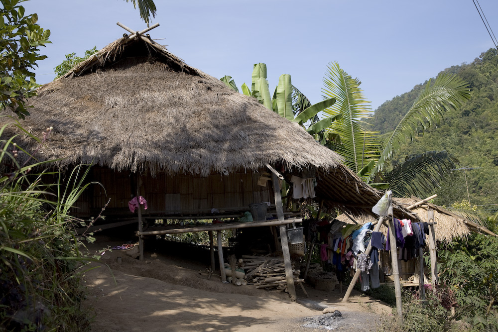 Vom Leben der Thais - Hütte von Akhas