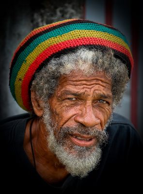 Vom Leben gezeichnet...fotografiert auf Barbados  ...unbedingt vergrößern!