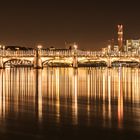 Vom Licht überflutete Mittlere Rheinbrücke