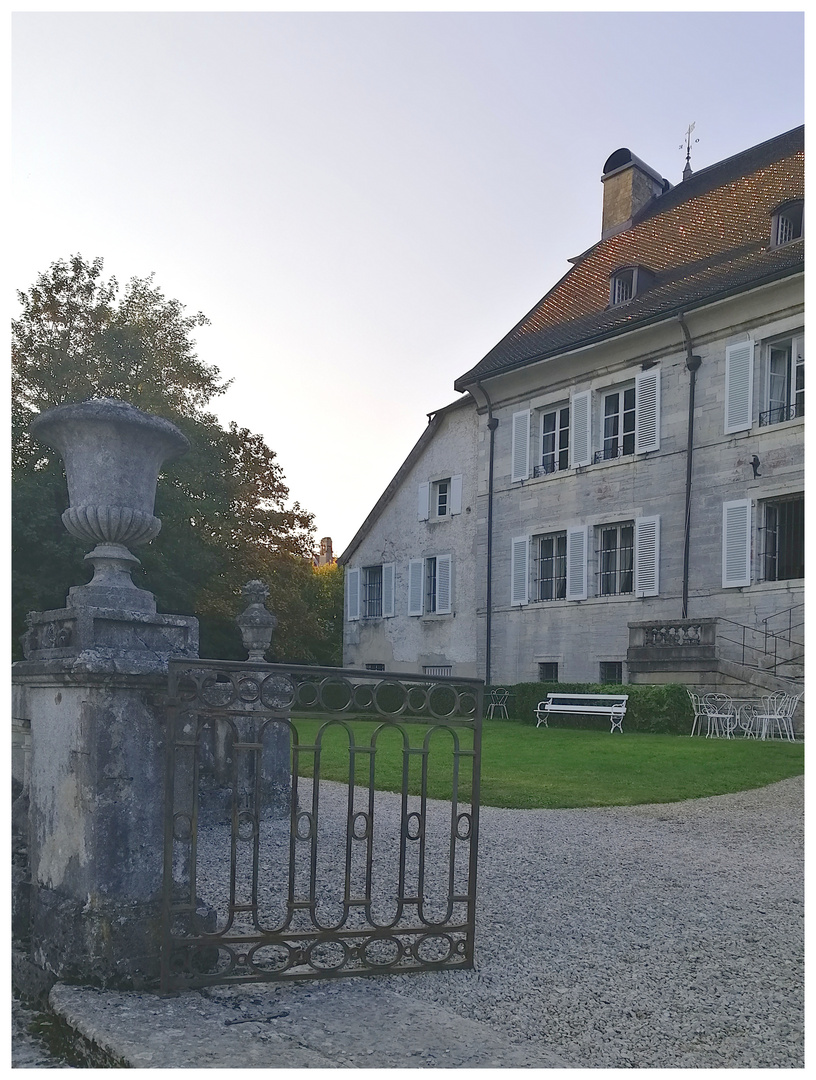 Vom Park zum Schloss Montalembert