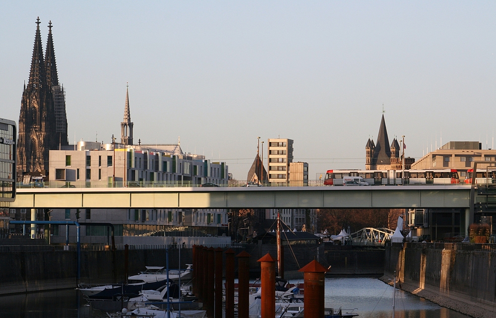 Vom Rheinauhafen Richtung Kölner Dom (11)(29.11.2011)