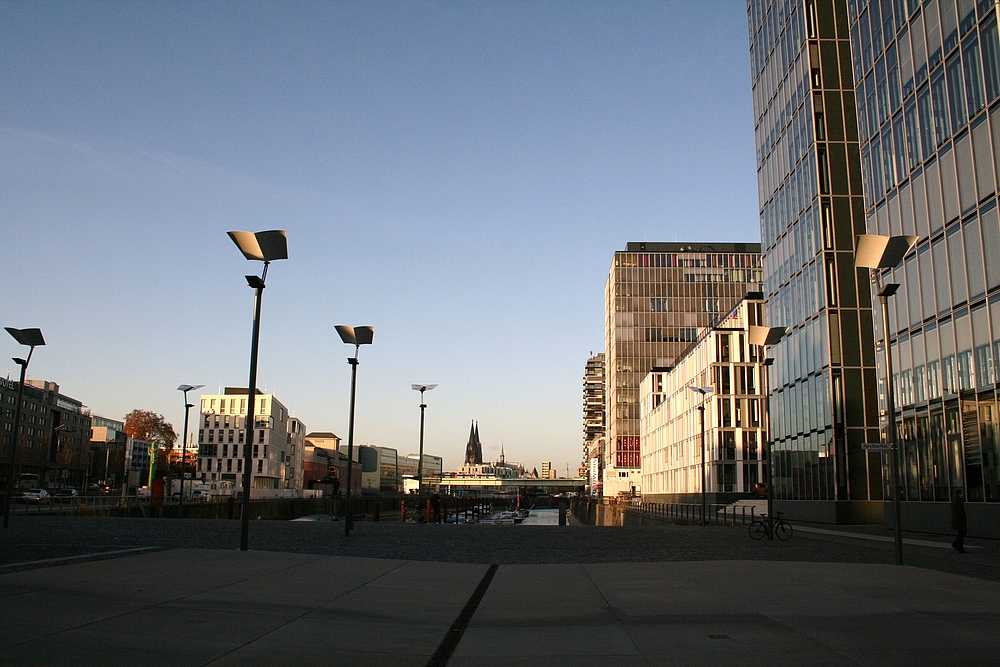 Vom Rheinauhafen Richtung Kölner Dom (1)(29.11.2011)