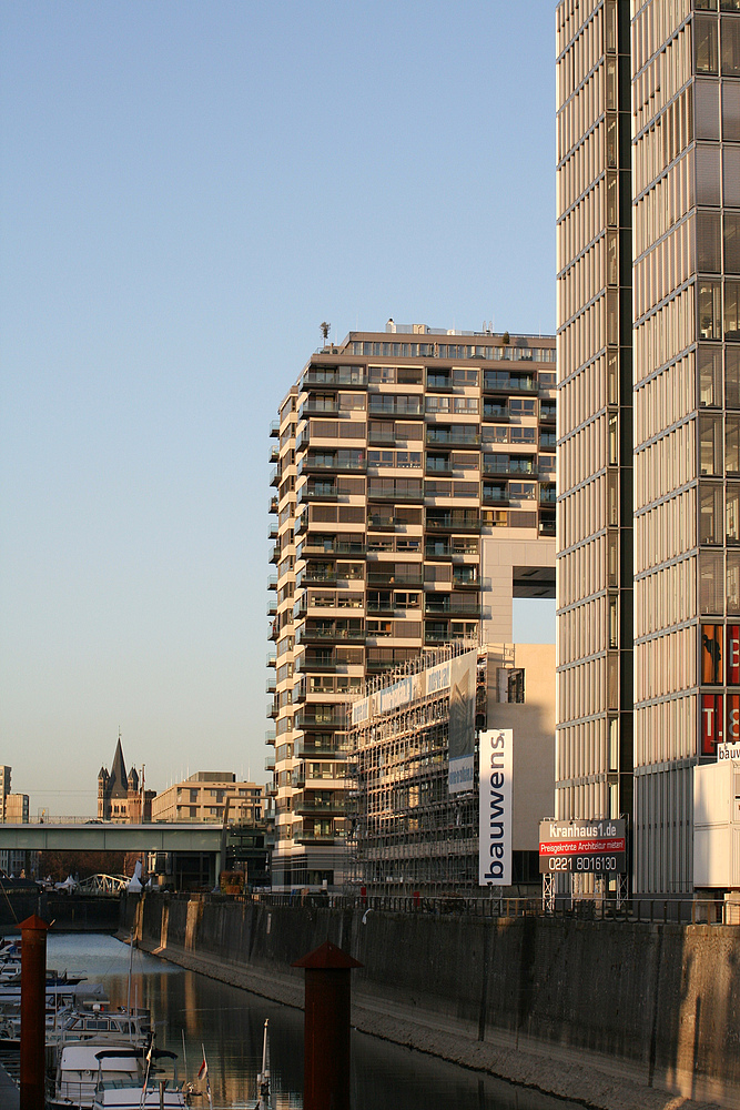 Vom Rheinauhafen Richtung Kranhäuser