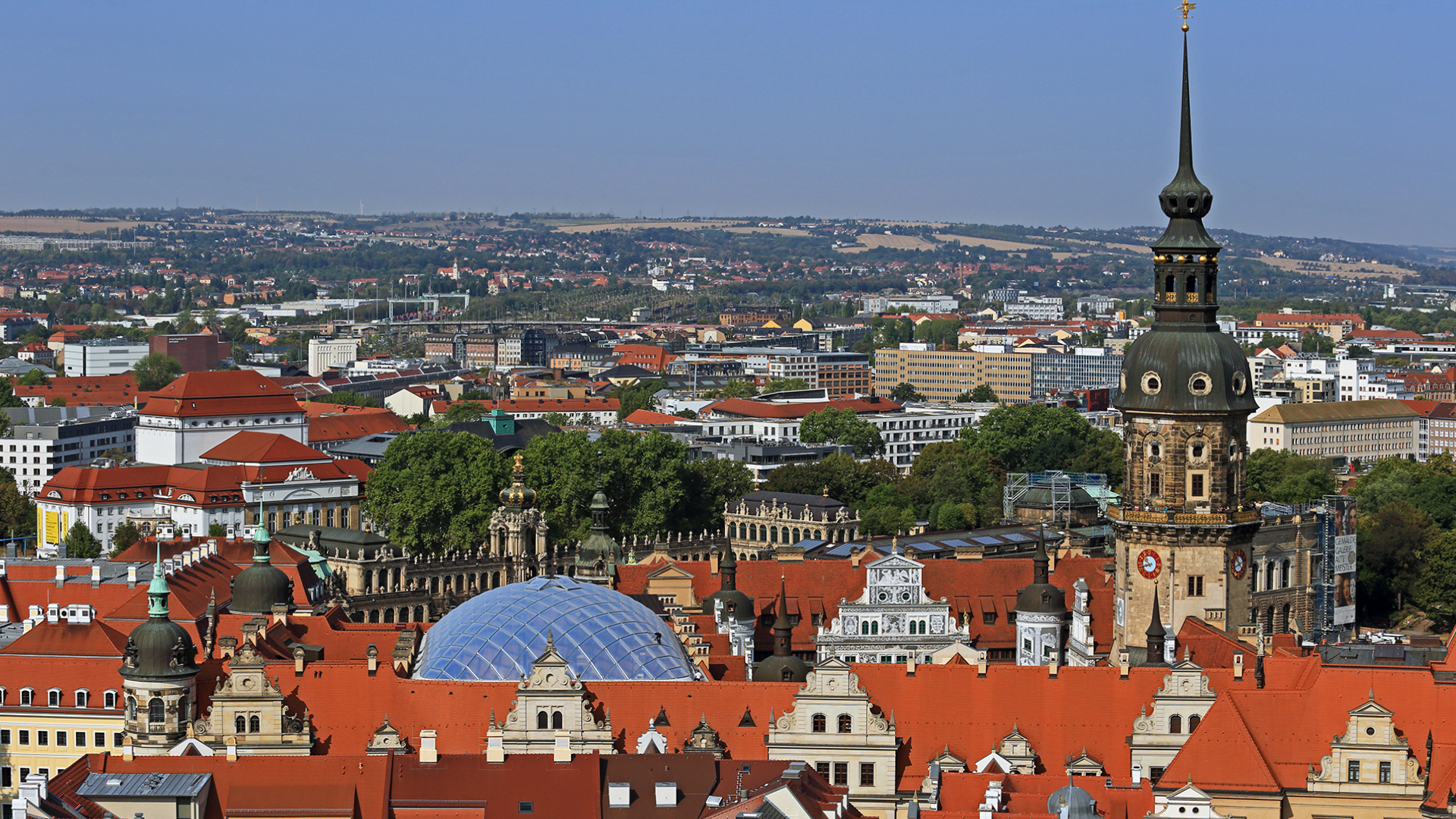 Vom Schauspielhaus (Großes Haus) über Zwinger und Schloss bis zum Hausmannturm...