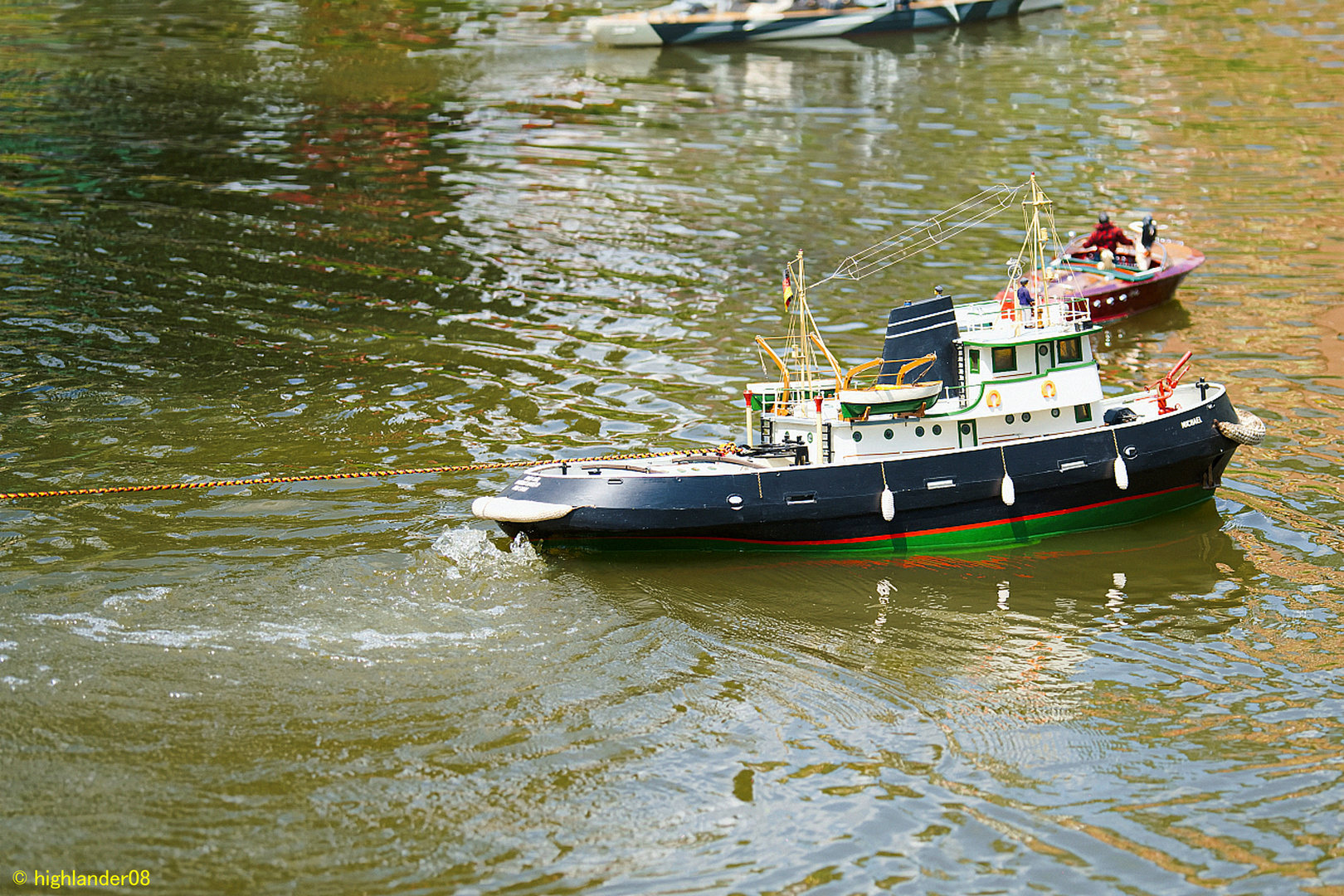 Vom Schlepper "Michael" gezogen