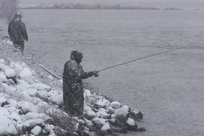 Vom Schneeeinbruch überraschte Angler - wahrscheinlich bald erfroren