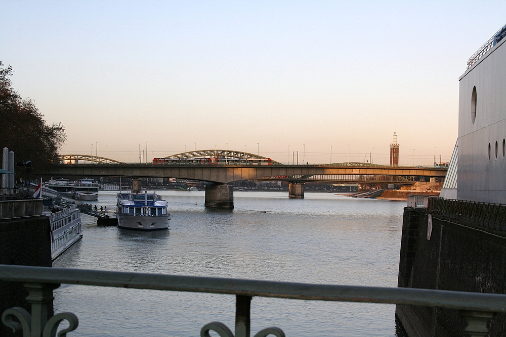 Vom Schokoladenmuseum Richtung Deutzer Brücke (3)(29.11.2011)