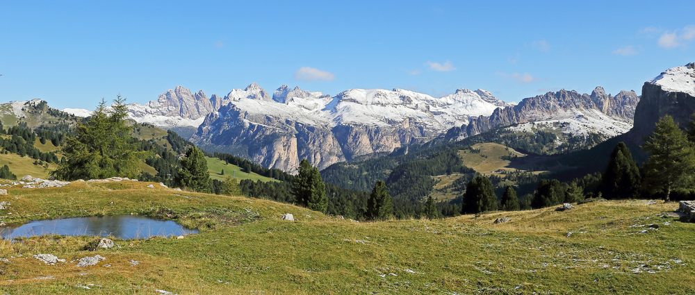 Vom Sellajoch bei Langkofel und Co die Berge in 4 Staffeln... 