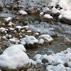 Vom Sudelfeld (Skigebiet) und vom Kleinen Traithen kommt das Tazelwurmwasser