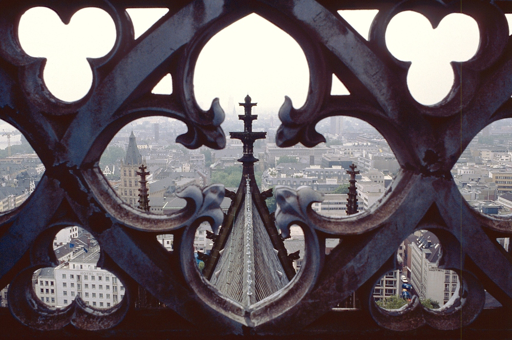 Vom Vierungsturm des Kölner Doms Richtung Kölner Rathaus