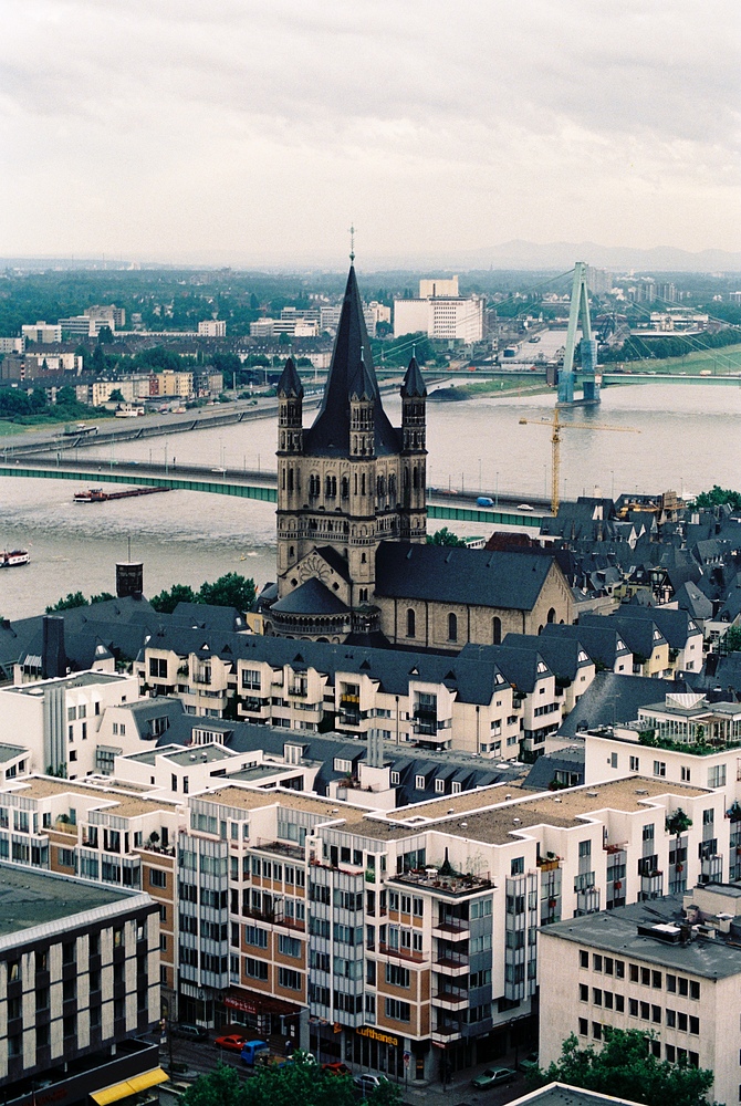 Vom Vierungsturm des Kölner Doms Richtung Martinsviertel mit Kirche Gross Sankt Martin.