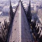 Vom Vierungsturm des Kölner Doms Richtung Rathaus fotografiert